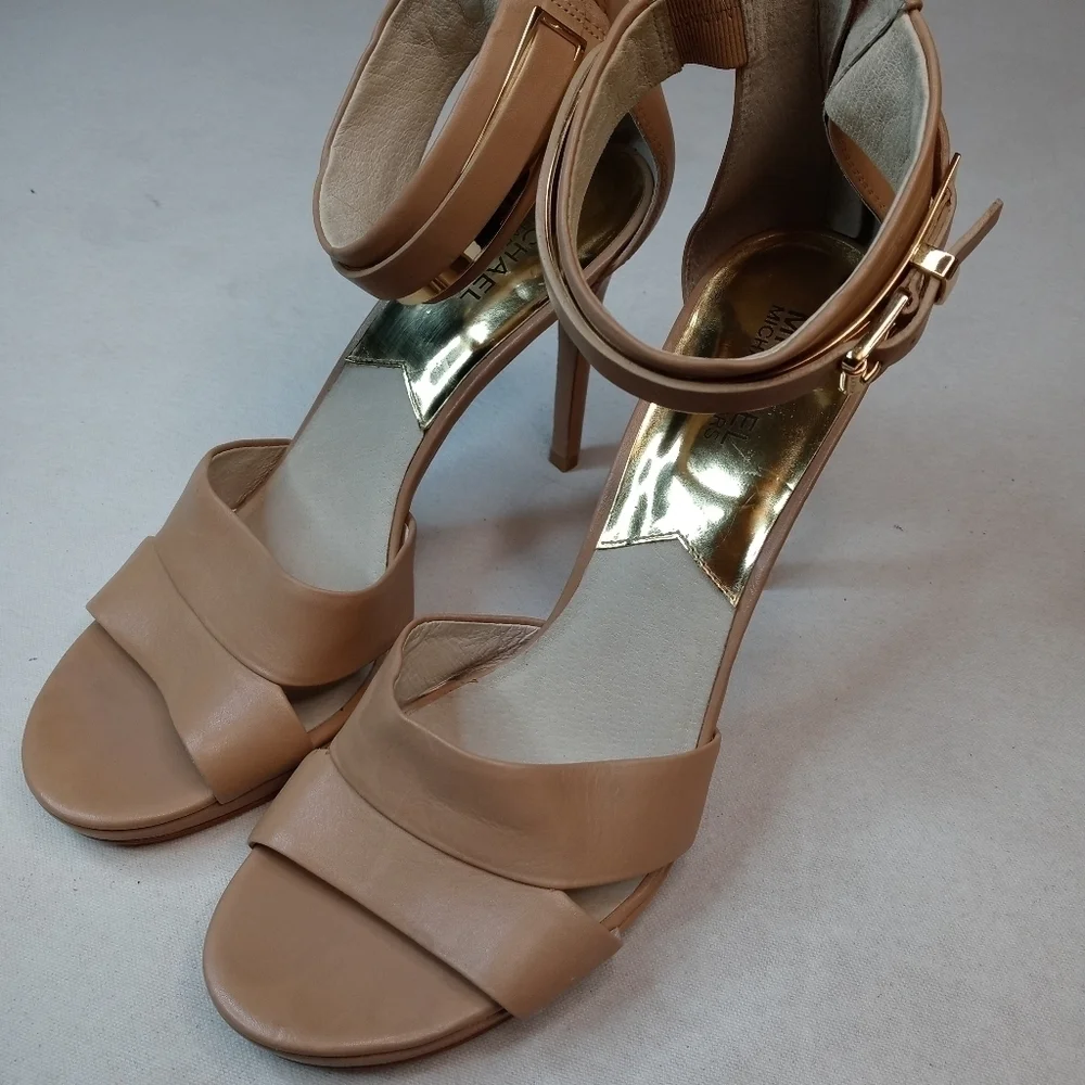 Michael Kors MK Back Zip Nude beige Stiletto 4.5